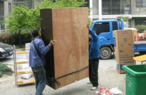 新房入住風波 當裝修后的寧靜被不請自來的家人打破